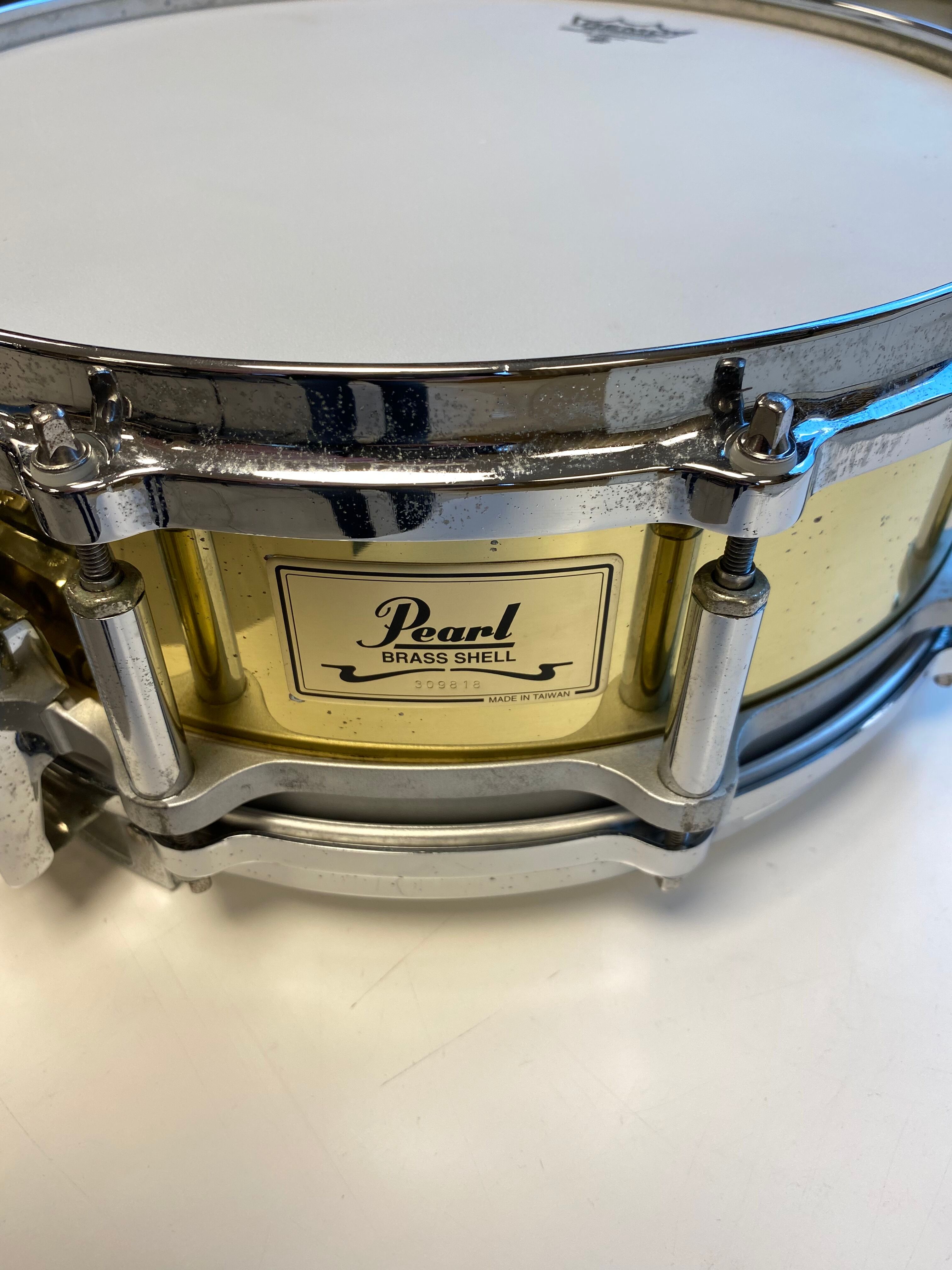 Billede af (DEMO) Pearl Free Floating 14 x 5" Brass Snare